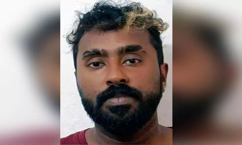 യുവതിയെ പീഡിപ്പിച്ച് പണവും സ്വര്ണവും കാറും തട്ടിയെടുത്തയാൾ പിടിയിൽ യുവതിയെ പീഡിപ്പിച്ച് പണവും സ്വര്ണവും കാറും തട്ടിയെടുത്തയാൾ പിടിയിൽ