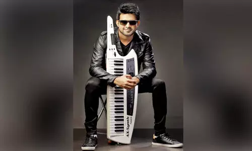 വ​രൂ.. സ്റ്റീ​ഫ​ൻ ​ദേ​വ​സ്യ​യു​ടെ മാ​ന്ത്രി​ക വി​ര​ലു​ക​ൾ​ക്കൊ​പ്പം ആ​ടാം