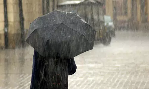 ചി​ല​യി​ട​ങ്ങ​ളി​ൽ മ​ഴ; ജാ​ഗ്ര​ത​ക്ക്​ നി​ർ​ദേ​ശം