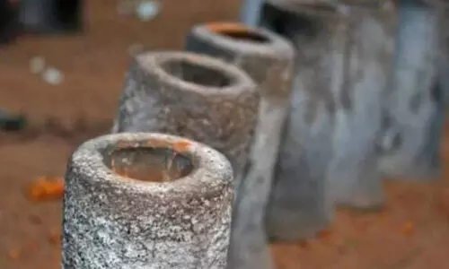 ഉത്സവത്തിനിടെ കതിന പൊട്ടിത്തെറിച്ച് പരിക്കേറ്റ രണ്ടുപേർ മരിച്ചു