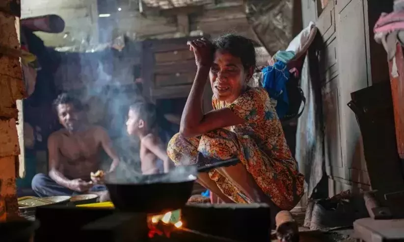 അവരിപ്പോൾ കുട്ടികൾക്ക് കുറച്ച് ഭക്ഷണമേ കൊടുക്കാറുള്ളൂ...;  പോഷകാഹാരം ലഭിക്കാതെ ശ്രീലങ്കയിലെ കുട്ടികൾ