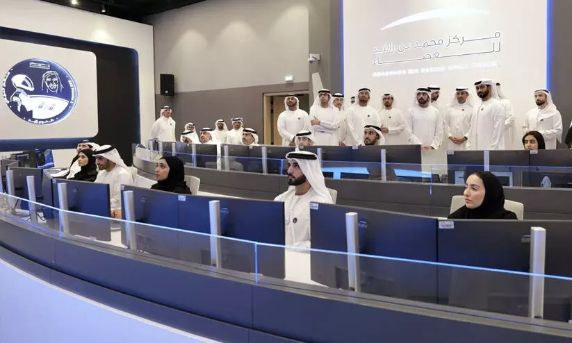 അ​ഭി​ന​ന്ദി​ച്ച്​ ഭ​ര​ണാ​ധി​കാ​രി​ക​ൾ