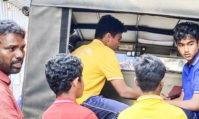 വിദ്യാർഥികളുടെ മുങ്ങിമരണം: മൃതദേഹങ്ങൾ എത്തിച്ചത് വിനോദയാത്രക്ക് വിളിച്ച ജീപ്പുകളിൽ