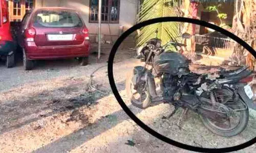 വീട്ടുമുറ്റത്തിരുന്ന ബൈക്ക് കത്തിയ നിലയിൽ; യുവാവ് അറസ്റ്റിൽ