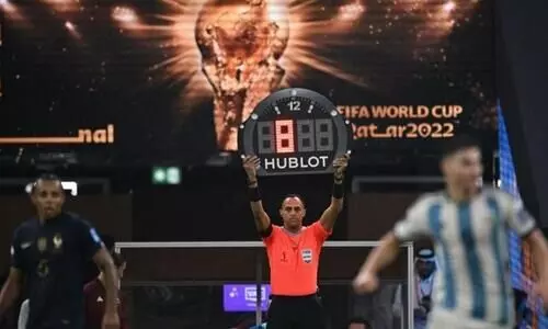 ശരിക്കും കളി 60 മിനിറ്റിൽ താഴെ; നാം കാണുന്നത് ഒന്നര മണിക്കൂറിലേറെ- സമയം തെറ്റുന്ന ഫുട്ബാളിനെ ശരിയാക്കാൻ സ്റ്റോപ്​ക്ലോക്ക് വരുന്നു?