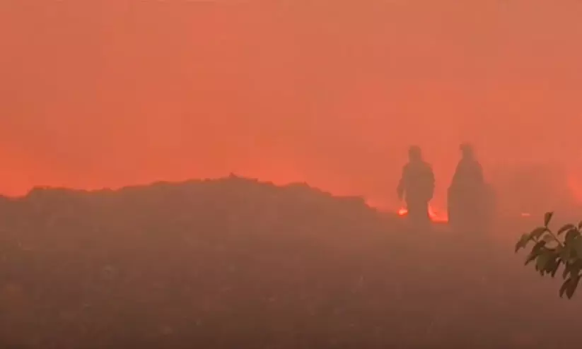 ബ്രഹ്മപുരത്തെ അഗ്നിബാധ: നാവിക സേനയടക്കം രംഗത്ത്