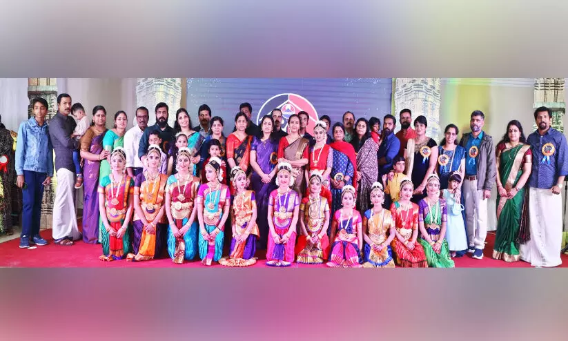 ലയ ലാസ്യ ഭാവ രാഗ ചുവട് വെച്ച് അരങ്ങേറ്റം കുറിച്ച് കുരുന്നുകൾ ലയ ലാസ്യ ഭാവ രാഗ ചുവട് വെച്ച് അരങ്ങേറ്റം കുറിച്ച് കുരുന്നുകൾ