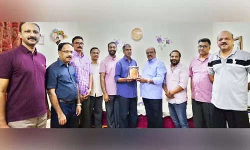 തോ​മ​സ് ചെ​റി​യാ​ൻ പ​ഴ​കു​ള​ത്തി​ന് പി.​ജെ.​എ​സ് യാ​ത്ര​യ​യ​പ്പ് ന​ൽ​കി