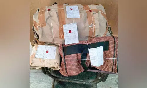 വീട്ടിൽ നിർത്തിയിട്ട കാറിൽനിന്ന് കഞ്ചാവും മെത്താഫിറ്റമിനും പിടിച്ചു വീട്ടിൽ നിർത്തിയിട്ട കാറിൽനിന്ന് കഞ്ചാവും മെത്താഫിറ്റമിനും പിടിച്ചു