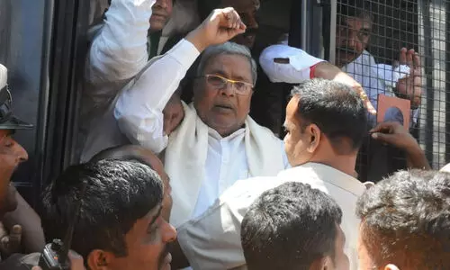 ബി.ജെ.പി എം.എൽ.എയുടെ അഴിമതിക്കെതിരെ പ്രതിഷേധിച്ച സിദ്ധരാമയ്യയടക്കമുള്ള കോൺഗ്രസ് നേതാക്കൾ കസ്റ്റഡിയിൽ