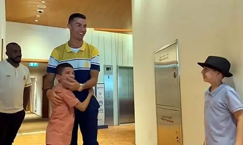 ഭൂകമ്പം പിതാവിനെ കവർന്നെടുത്തു: ദുഃഖം മറക്കാൻ റൊണാൾഡോയെ കാണാനാഗ്രഹിച്ച ബാലന്​ സാഫല്യം