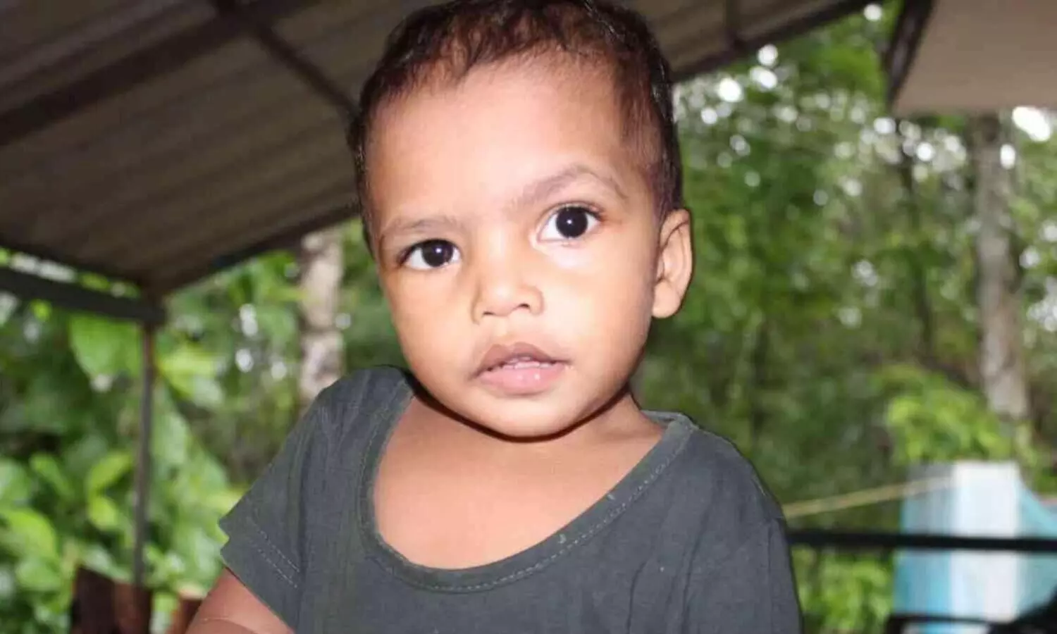 പഴം തൊണ്ടയിൽ കുടുങ്ങി മൂന്നര വയസ്സുകാരൻ മരിച്ചു