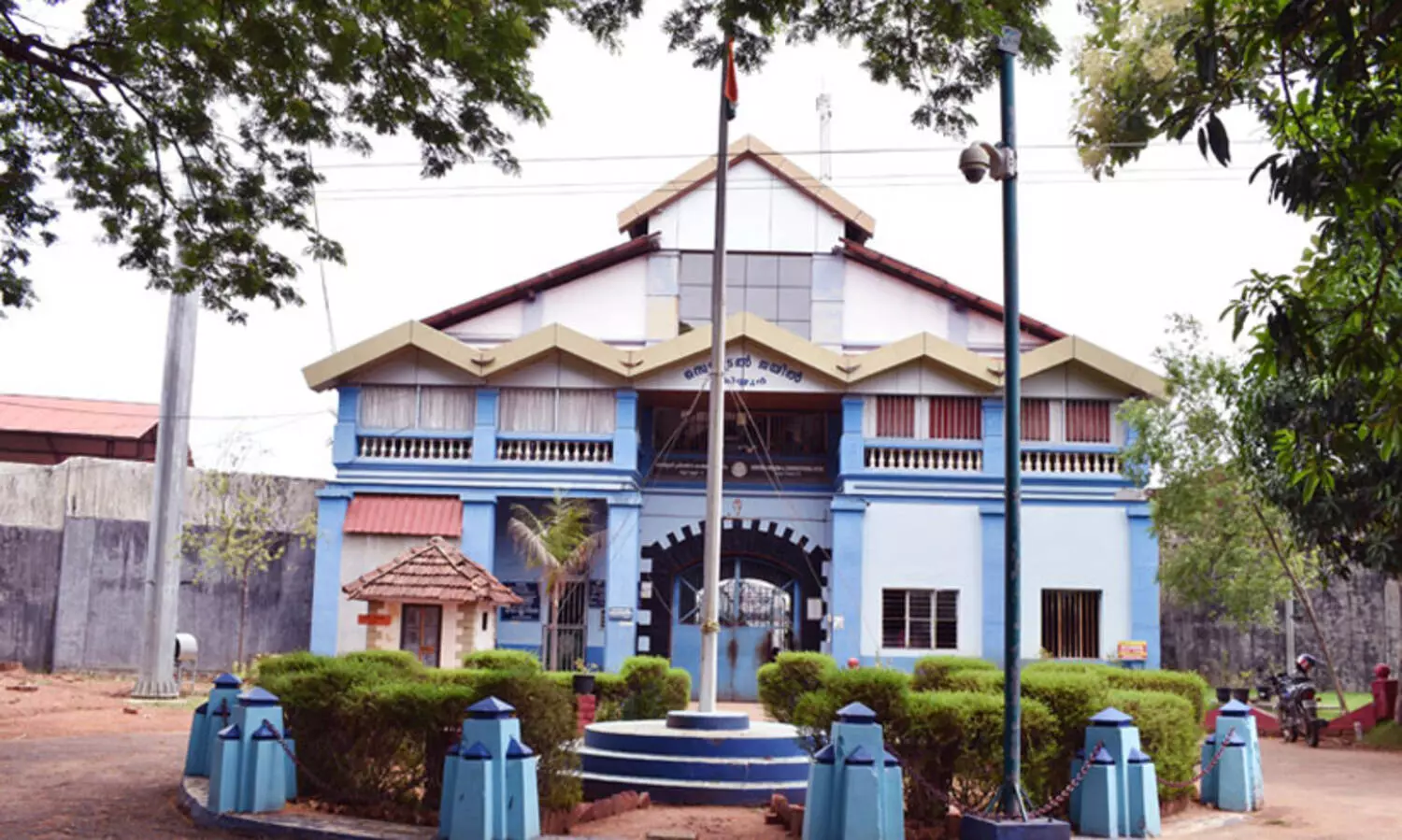 ആകാശ് തില്ലങ്കേരിയും ജിജോയും വിയ്യൂർ സെൻട്രൽ ജയിലിൽ