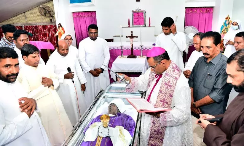 മുൻ ബിഷപ്​ ജോസഫ് ഫെര്‍ണാണ്ടസിന് കൊല്ലത്തിന്‍റെ അന്ത്യാഞ്ജലി