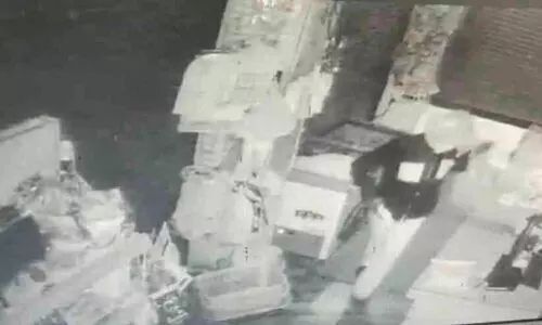 മാവൂരിൽ സൂപ്പർമാർക്കറ്റിൽ കവർച്ച മാവൂരിൽ സൂപ്പർമാർക്കറ്റിൽ കവർച്ച