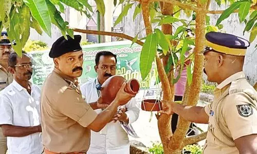 ക​ത്തു​ന്ന വേ​ന​ലി​ൽ കി​ളി​ക​ൾ​ക്ക് സ്നേ​ഹ​ത്ത​ണ്ണീ​ർ ഒരു​ക്കി തൃ​ശൂ​ർ ജി​ല്ല ജ​യി​ൽ