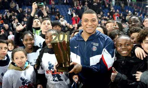 പി.​എ​സ്.​ജി​യു​ടെ എ​ക്കാ​ല​ത്തെ​യും മി​ക​ച്ച ഗോ​ൾ​വേ​ട്ട​ക്കാ​ര​നാ​യി എം​ബാ​പ്പെ