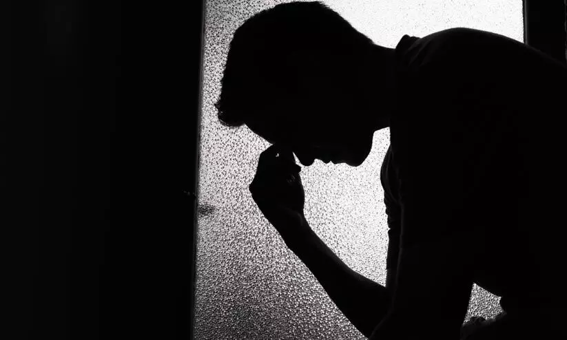 ഭാര്യയുടെ വീടിനു മുന്നിൽ ഭർത്താവിന്റെ ആത്മഹത്യശ്രമം