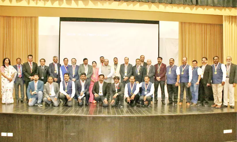 ആർട്ട് കാർണിവലുമായി സഹകരിച്ചവരെ ആദരിച്ചു ആർട്ട് കാർണിവലുമായി സഹകരിച്ചവരെ ആദരിച്ചു