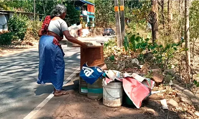 ചൂടിൽ ഉരുകി, ദാഹിച്ച് വലഞ്ഞ് നാട് ചൂടിൽ ഉരുകി, ദാഹിച്ച് വലഞ്ഞ് നാട്