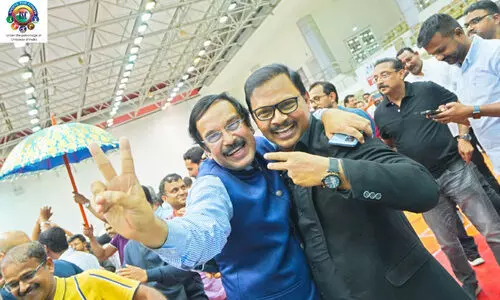 ക​ളി​ക്ക​ള​ത്തി​ൽ ക്യാ​പ്റ്റ​നാ​യി ഇ.​പി