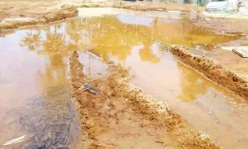 തുള്ളിവെള്ളമില്ലാതെ ത​ളി​ക്കു​ളം