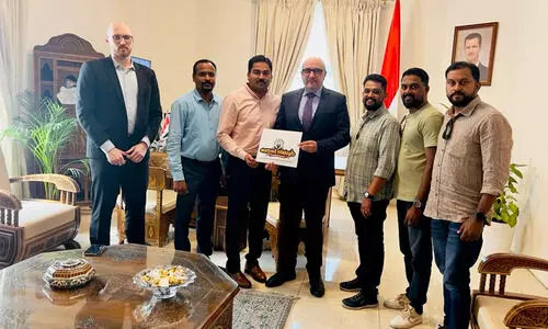 ക​നോ​ലി നി​ല​മ്പൂ​ർ കൂ​ട്ടാ​യ്മ ധ​ന​സ​ഹാ​യം കൈ​മാ​റി