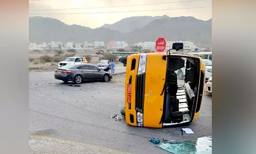 ബൗ​ശ​ർ ഇ​ന്ത്യ​ൻ സ്​​കൂ​ൾ ബ​സ് മ​റി​ഞ്ഞ്​ വി​ദ്യാ​ർ​ഥി​ക്ക്​ പ​രി​ക്ക്