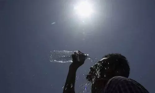 പകൽ കത്തുന്നു; വാടിത്തളർന്ന് തൊഴിലാളികൾ പകൽ കത്തുന്നു; വാടിത്തളർന്ന് തൊഴിലാളികൾ