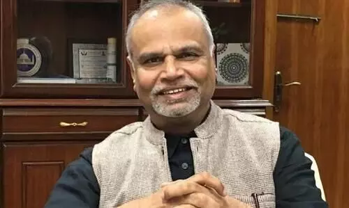 നാക് ചെയർമാൻ ഭൂഷൺ പട്‌വർധൻ രാജിവെച്ചു: ‘രാജി പദവിയുടെ അന്തസ്സ് കാത്തുസൂക്ഷിക്കാൻ’