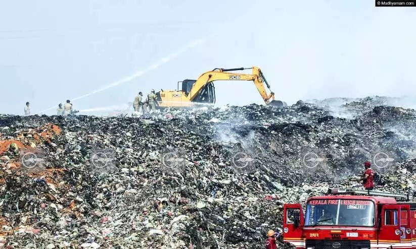 ഗ്രാമത്തെ വിഴുങ്ങിയ നഗരമാലിന്യം ഗ്രാമത്തെ വിഴുങ്ങിയ നഗരമാലിന്യം