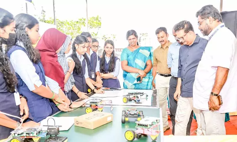 വിസ്മയിപ്പിച്ച് കുട്ടി ശാസ്ത്രജ്ഞർ