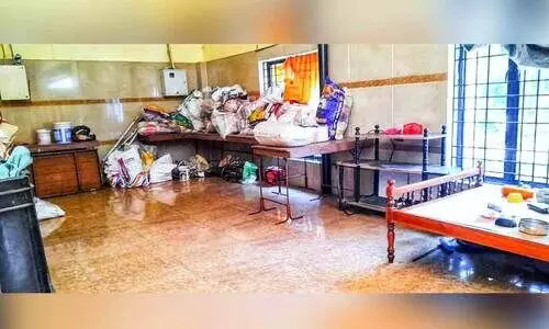 ഒരു ഹാൾ, ആറുകുടുംബം,  29 പേർ; 17മാസമാകുന്നു ഈ ജീവിതം