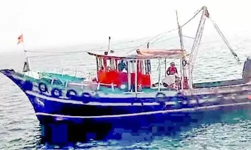 തീരത്തോട് ചേർന്ന് ട്രോളിങ്; ​രണ്ട് ബോട്ടുകൾ പിടികൂടി