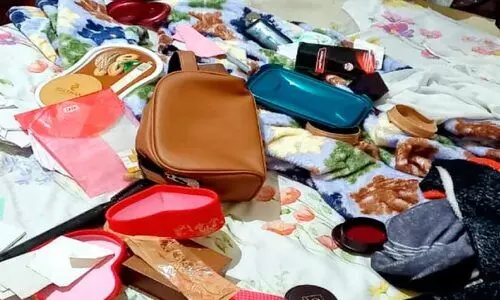 സ്വർണവും പണവും കവർന്നു