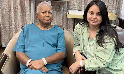 ‘അച്ഛനെന്തെങ്കിലും പറ്റിയാൽ ഒരുത്തനേം വെറുതെ വിടില്ല’; ലാലുവിനെ സി.​ബി.ഐ ചോദ്യം ചെയ്യുന്നതിനെതിരെ മകൾ