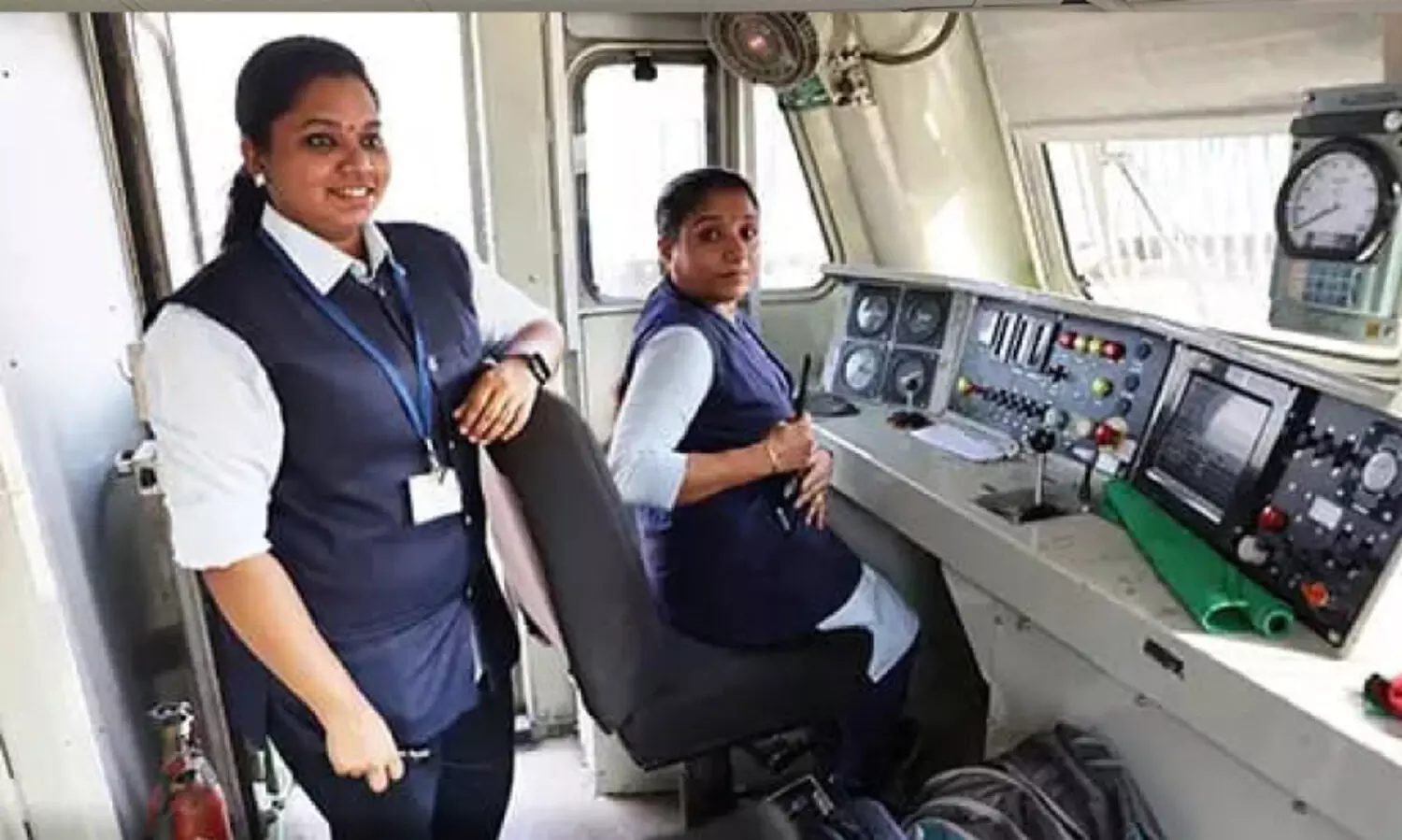 വനിതാദിനം: കൂകിപ്പാഞ്ഞു, ‘വനിത ട്രെയിൻ’; 90 വിമാനങ്ങൾ പറത്തിയത് വനിതകൾ