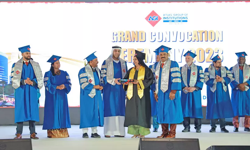 ആ​ഘോ​ഷ​മാ​യി അ​റ്റ്​​ല​സ്​ ബി​രു​ദ​ദാ​ന ച​ട​ങ്ങ്