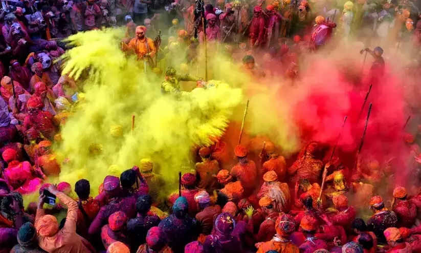 ഉത്തരേന്ത്യയിൽ ഇന്ന് ഹോളി; നിറങ്ങളിൽ നീരാടി രാജ്യം
