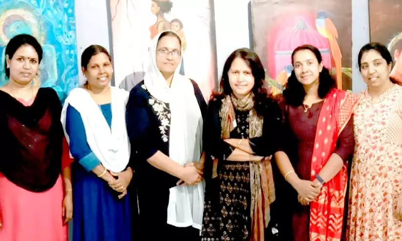 സ്ത്രീ​ത്വ​ത്തി​ന്‍റെ ഭാ​വ​ന​ക​ൾ​ക്ക് വ​ർ​ണ​ച്ചി​റ​ക് ന​ൽ​കി വു​മ​ൺ​സ് വി​ങ്സ്