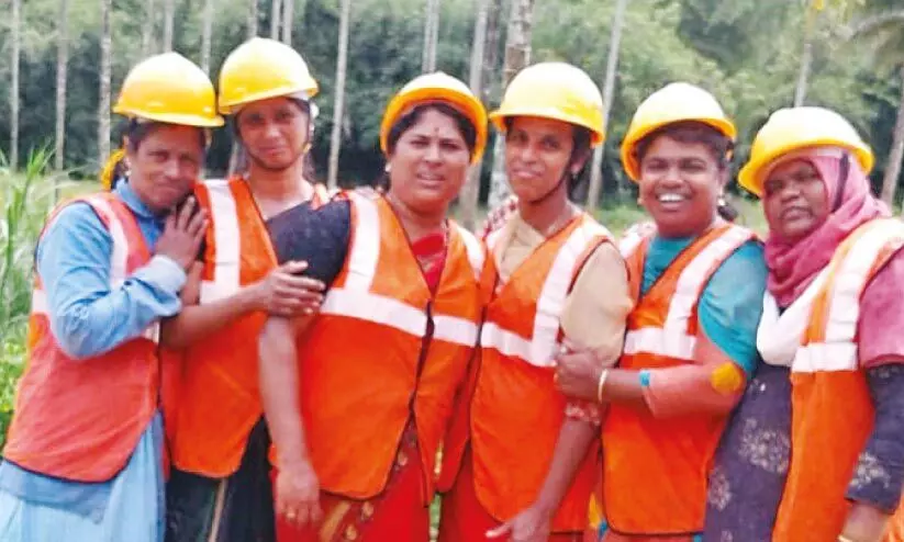 സ്വപ്നഭവനങ്ങൾ പടുത്തുയർത്തി ശ്രീ ദീപത്തിലെ സ്ത്രീരത്നങ്ങൾ സ്വപ്നഭവനങ്ങൾ പടുത്തുയർത്തി ശ്രീ ദീപത്തിലെ സ്ത്രീരത്നങ്ങൾ