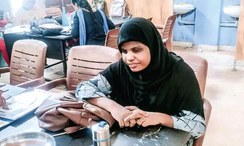 ഇരുളടഞ്ഞ ജീവിതത്തിലും വെളിച്ചം പകര്‍ന്ന് ജസീന