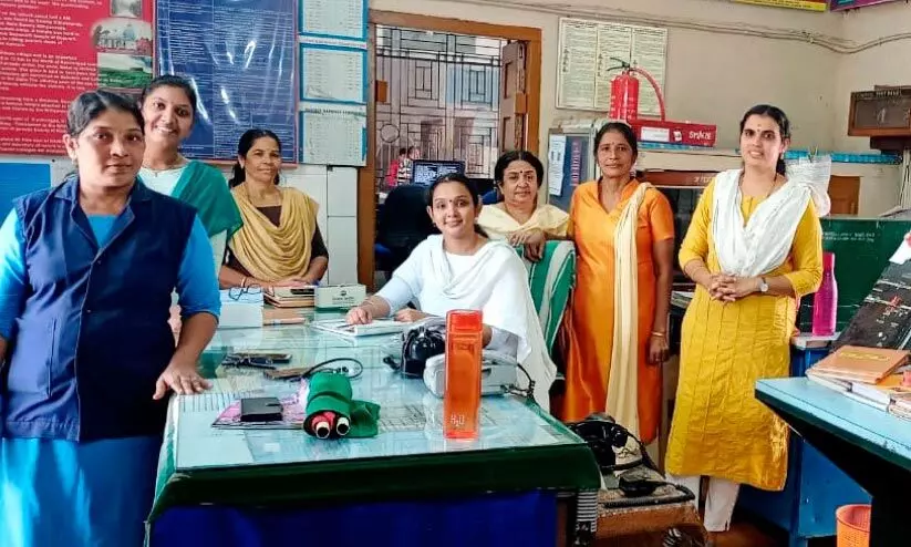 പുരുഷ ജീവനക്കാരുടെ കൂട്ട അവധി; കാഞ്ഞങ്ങാട് റെയിൽവേ സ്റ്റേഷനിൽ മാർച്ച് ഏഴ് വനിതദിനമായി