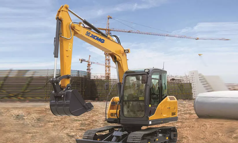 ബ്രഹ്‌മപുരം : എസ്‌കവേറ്ററുകളുടെയും ഡ്രൈവര്‍മാരുടെയും ആവശ്യമുണ്ട്