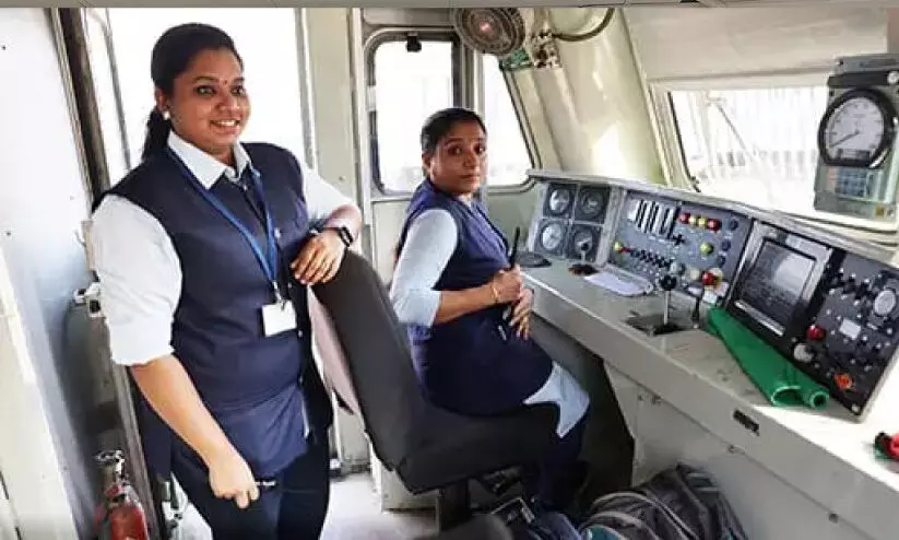 വനിതാദിനം: കൂകിപ്പാഞ്ഞു, ‘വനിത ട്രെയിൻ’; 90 വിമാനങ്ങൾ പറത്തിയത് വനിതകൾ വനിതാദിനം: കൂകിപ്പാഞ്ഞു, ‘വനിത ട്രെയിൻ’; 90 വിമാനങ്ങൾ പറത്തിയത് വനിതകൾ