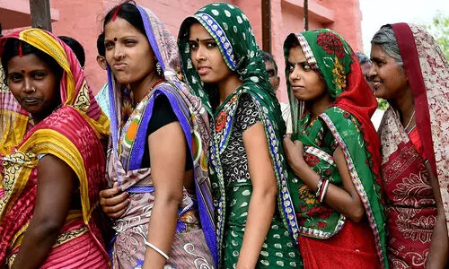 വനിതാ ദിനത്തിലും തല മൊട്ടയടിച്ചും കരഞ്ഞു നിലവിളിച്ചും പെണ്‍ രാഷ്ട്രീയാധികാരം