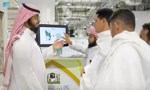 ഹ​റ​മി​ൽ തി​ര​ക്ക്, ബോ​ധ​വ​ത്​​ക​ര​ണം ഊ​ർ​ജി​തം