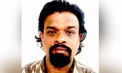 വി​ദേ​ശ മ​ദ്യ​വും പു​ക​യി​ല ഉ​ൽ​പ​ന്ന​ങ്ങ​ളു​മാ​യി ഒരാൾ  പി​ടി​യി​ൽ