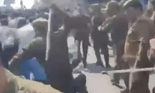 Protesting Job Aspirants Lathicharged