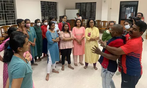 സ്വയരക്ഷക്ക് അടിയും തടയും പഠിച്ച് വനിത ഡോക്ടർമാർ സ്വയരക്ഷക്ക് അടിയും തടയും പഠിച്ച് വനിത ഡോക്ടർമാർ